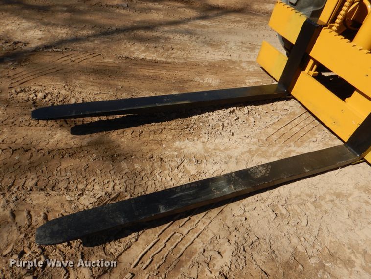 image for item JS9682 1990 John Deere 482C  forklift