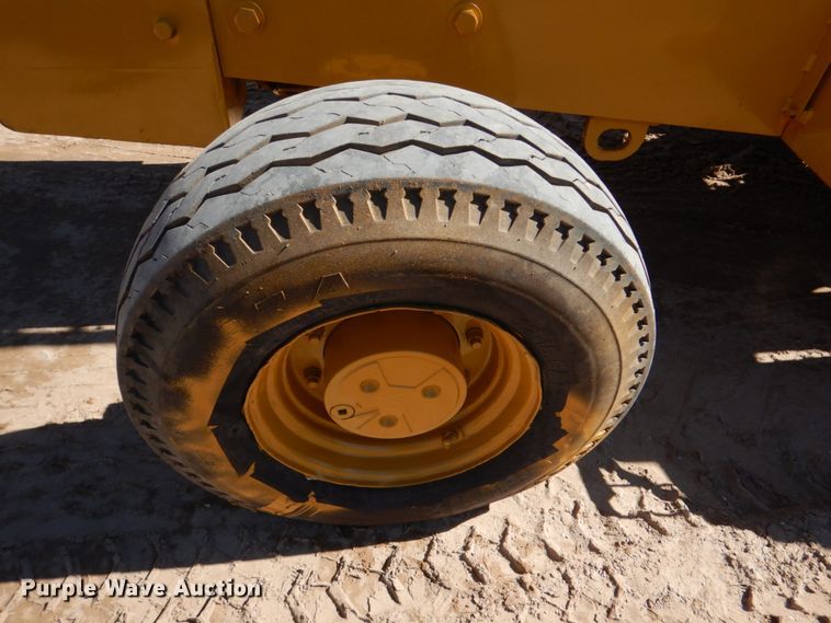 image for item JS9682 1990 John Deere 482C  forklift