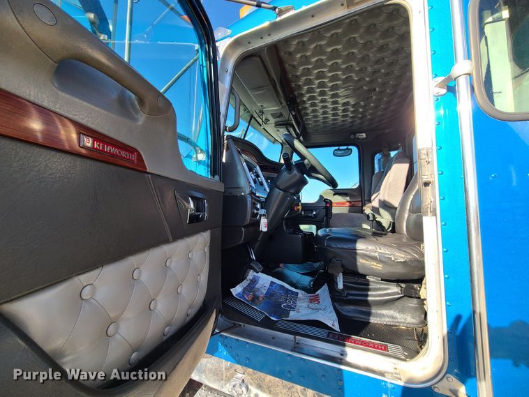 image for item KG9661 2007 Kenworth W900  dump truck