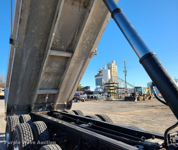 image for item KG9661 2007 Kenworth W900  dump truck