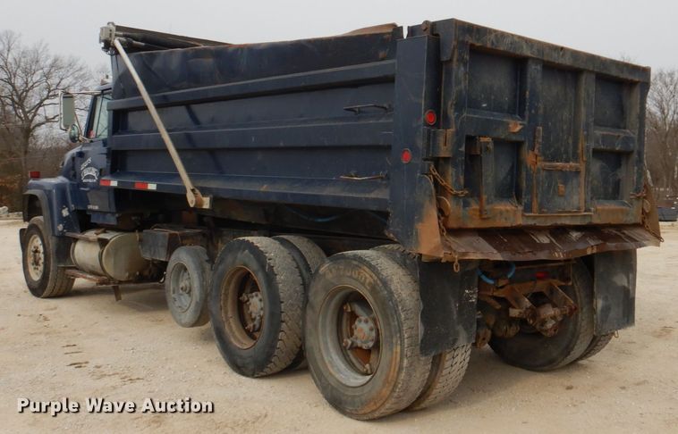 image for item KH9708 1994 Ford L8000  dump truck