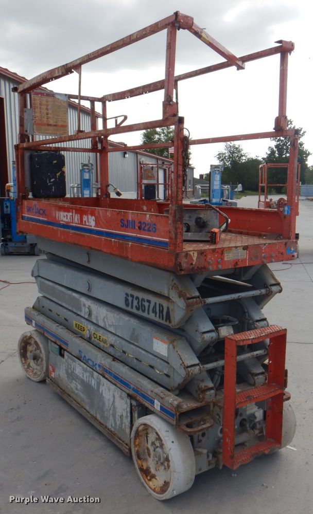 image for item KW9790 2007 Skyjack SJIII 3226  scissor lift