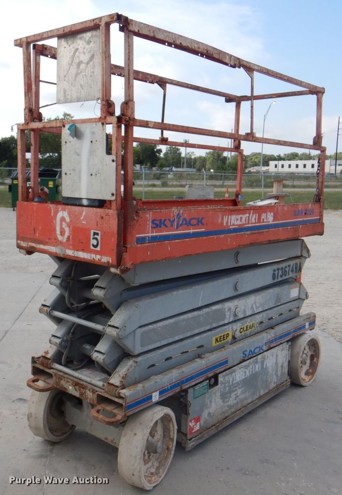 image for item KW9790 2007 Skyjack SJIII 3226  scissor lift