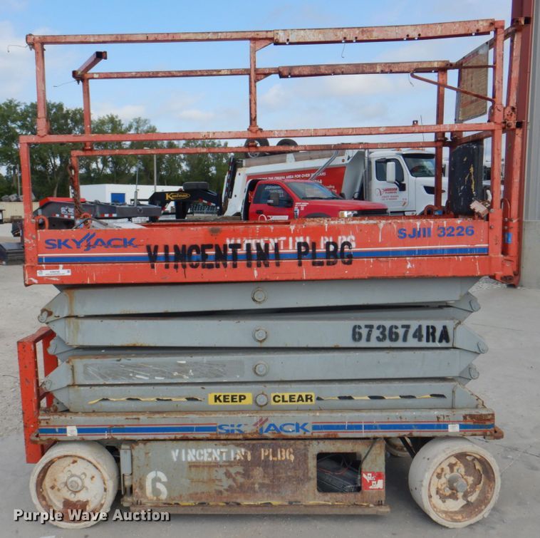 image for item KW9790 2007 Skyjack SJIII 3226  scissor lift