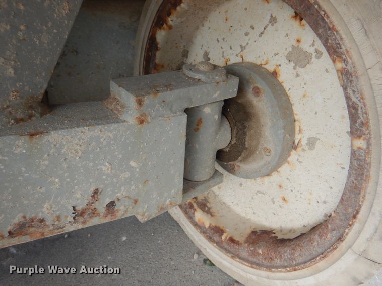 image for item KW9790 2007 Skyjack SJIII 3226  scissor lift