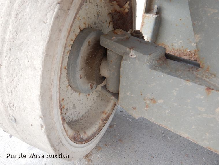 image for item KW9790 2007 Skyjack SJIII 3226  scissor lift