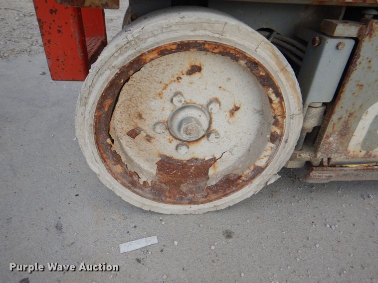 image for item KW9790 2007 Skyjack SJIII 3226  scissor lift