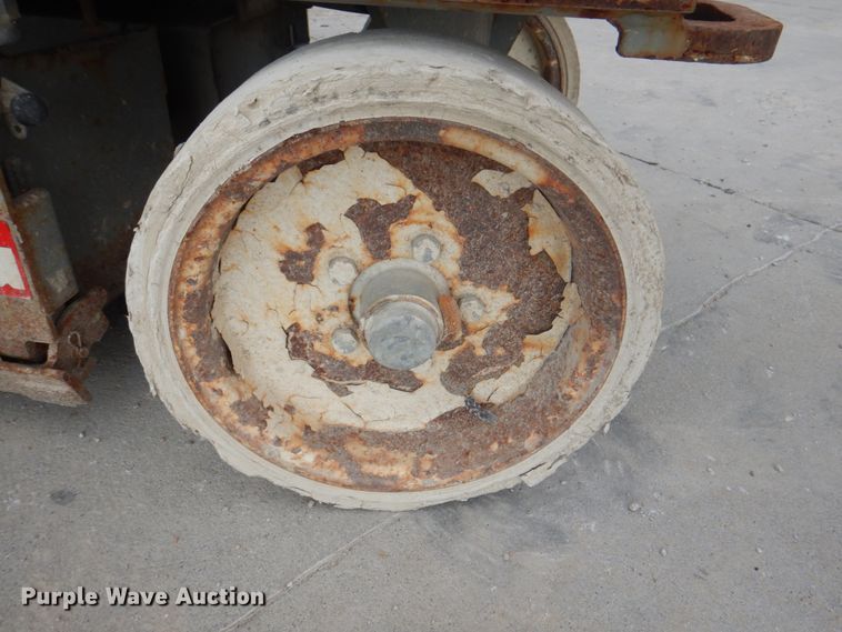 image for item KW9790 2007 Skyjack SJIII 3226  scissor lift