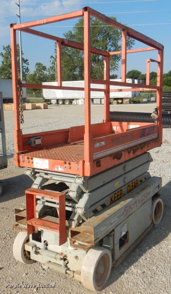 image for item KW9794 2000 Skyjack SJIII 3219  scissor lift