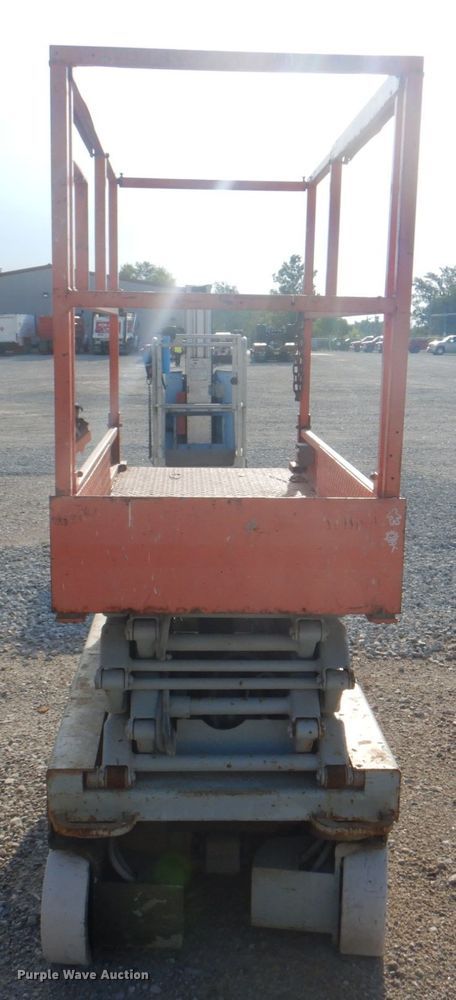 image for item KW9794 2000 Skyjack SJIII 3219  scissor lift