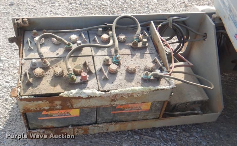 image for item KW9794 2000 Skyjack SJIII 3219  scissor lift