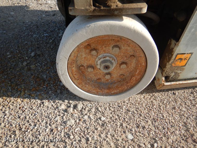 image for item KW9794 2000 Skyjack SJIII 3219  scissor lift