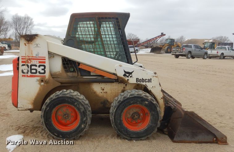 image for item MX9871 1999 Bobcat 863  skid steer loader