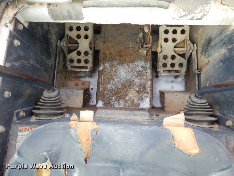 image for item MX9871 1999 Bobcat 863  skid steer loader