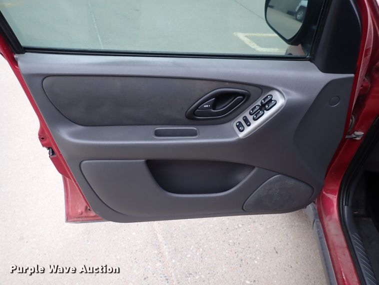 image for item DC4039 2004 Ford Escape XLT  SUV