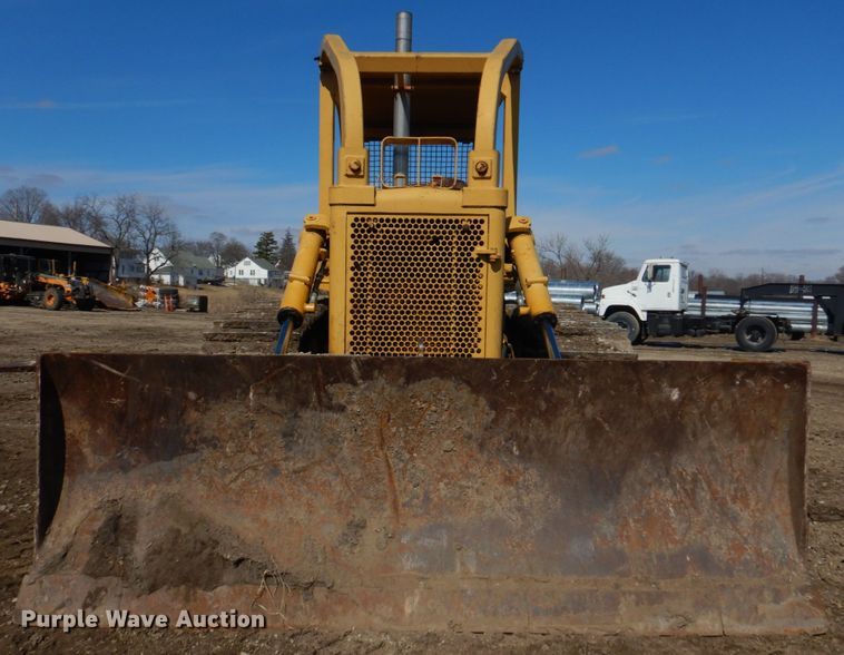 image for item DH8204 1982 International TD15C  dozer