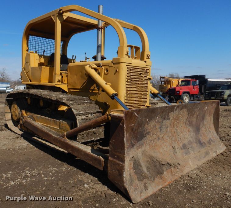 image for item DH8204 1982 International TD15C  dozer