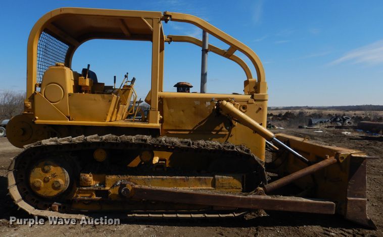 image for item DH8204 1982 International TD15C  dozer