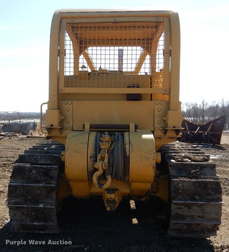 image for item DH8204 1982 International TD15C  dozer
