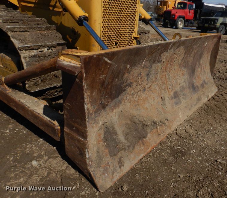 image for item DH8204 1982 International TD15C  dozer