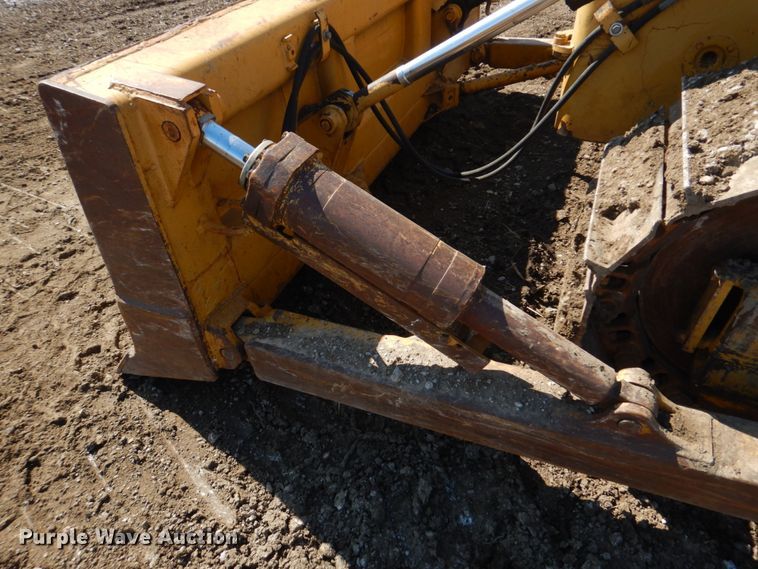 image for item DH8204 1982 International TD15C  dozer