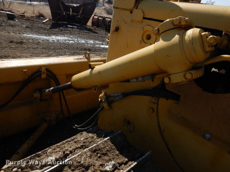 image for item DH8204 1982 International TD15C  dozer