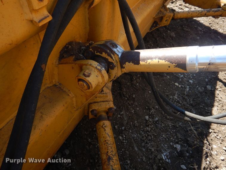 image for item DH8204 1982 International TD15C  dozer