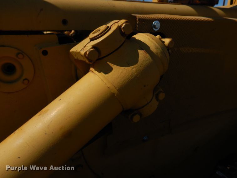 image for item DH8204 1982 International TD15C  dozer