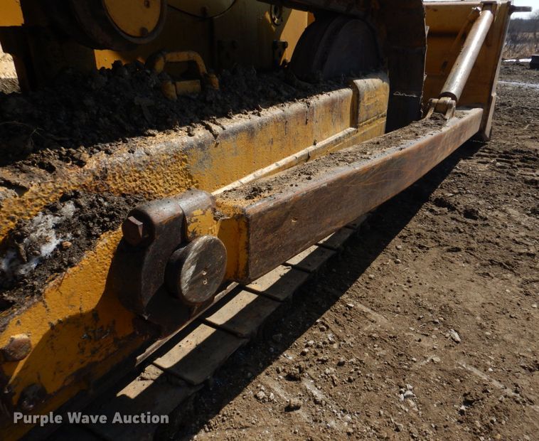 image for item DH8204 1982 International TD15C  dozer