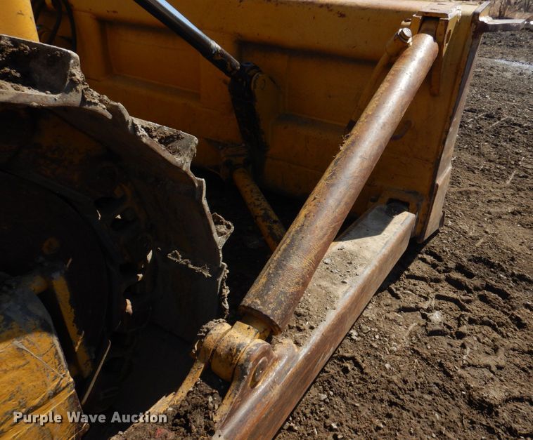 image for item DH8204 1982 International TD15C  dozer