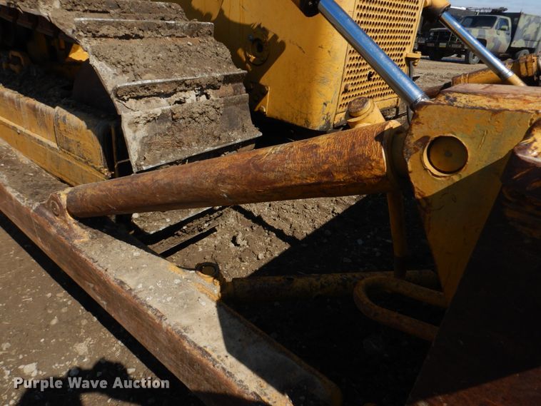 image for item DH8204 1982 International TD15C  dozer