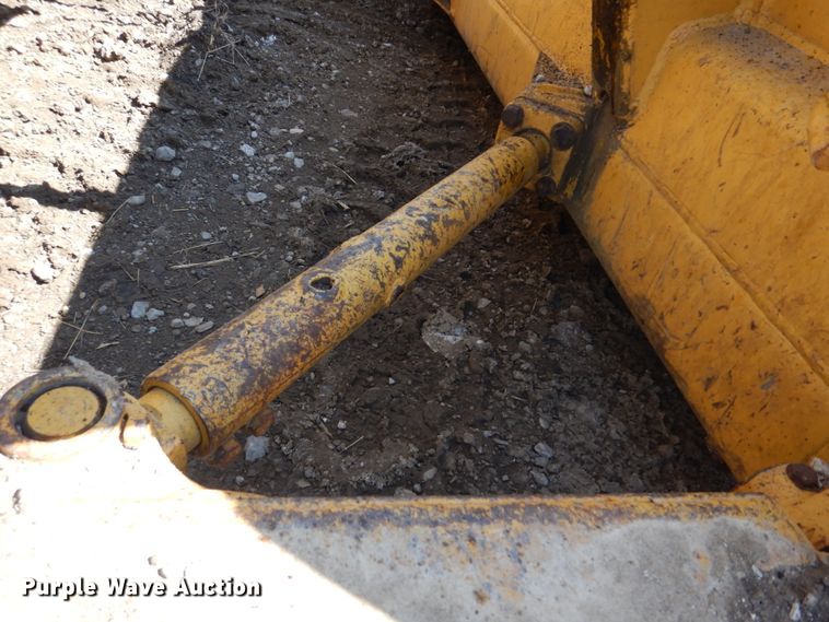 image for item DH8204 1982 International TD15C  dozer