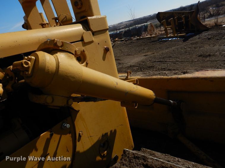 image for item DH8204 1982 International TD15C  dozer