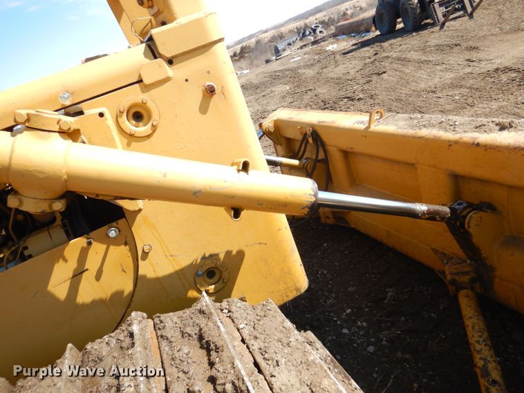 image for item DH8204 1982 International TD15C  dozer