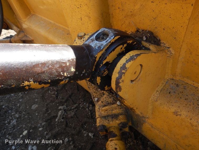 image for item DH8204 1982 International TD15C  dozer