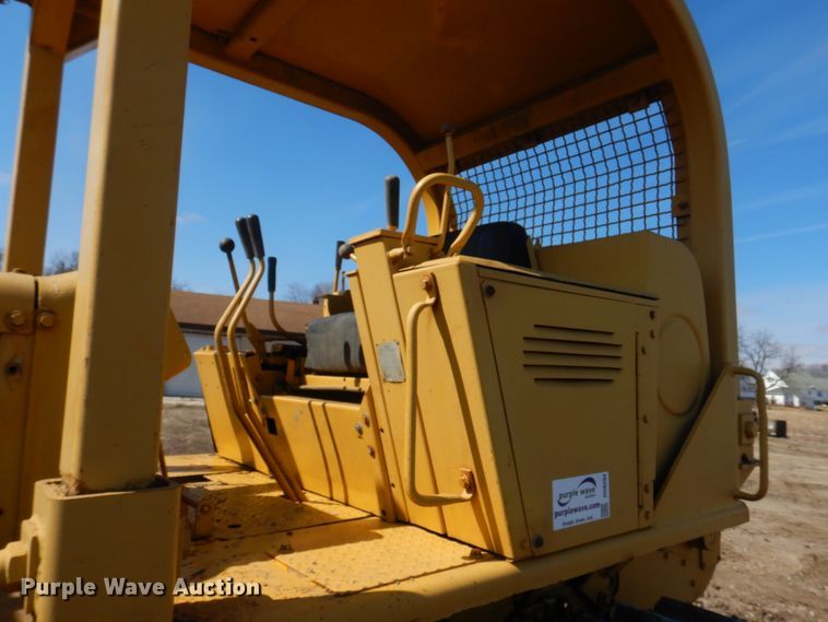 image for item DH8204 1982 International TD15C  dozer