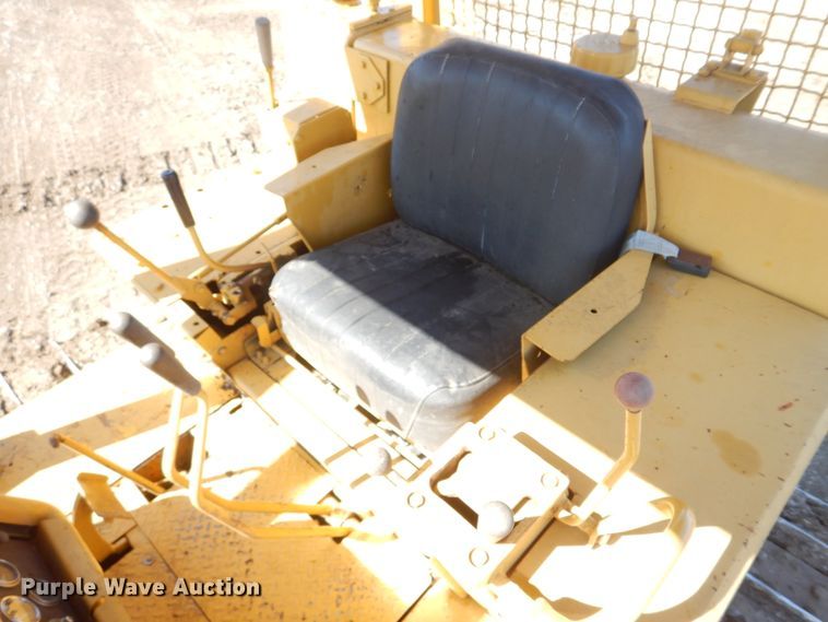 image for item DH8204 1982 International TD15C  dozer