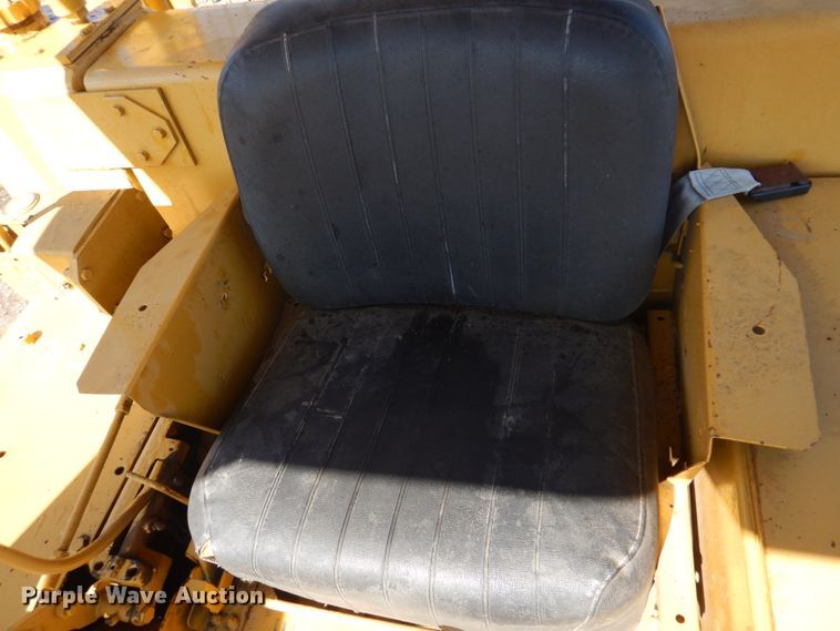 image for item DH8204 1982 International TD15C  dozer