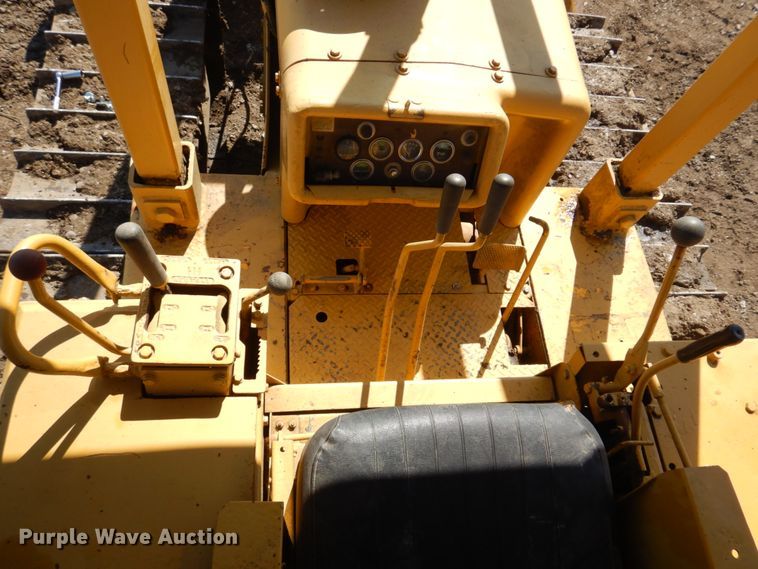 image for item DH8204 1982 International TD15C  dozer