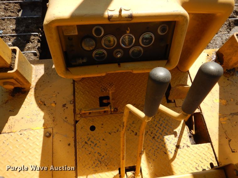 image for item DH8204 1982 International TD15C  dozer