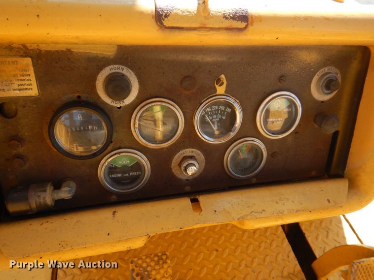 image for item DH8204 1982 International TD15C  dozer