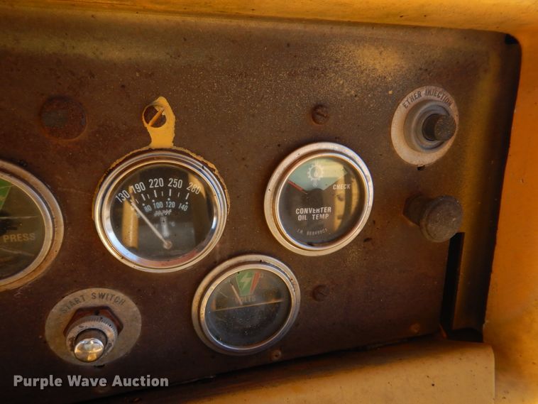 image for item DH8204 1982 International TD15C  dozer