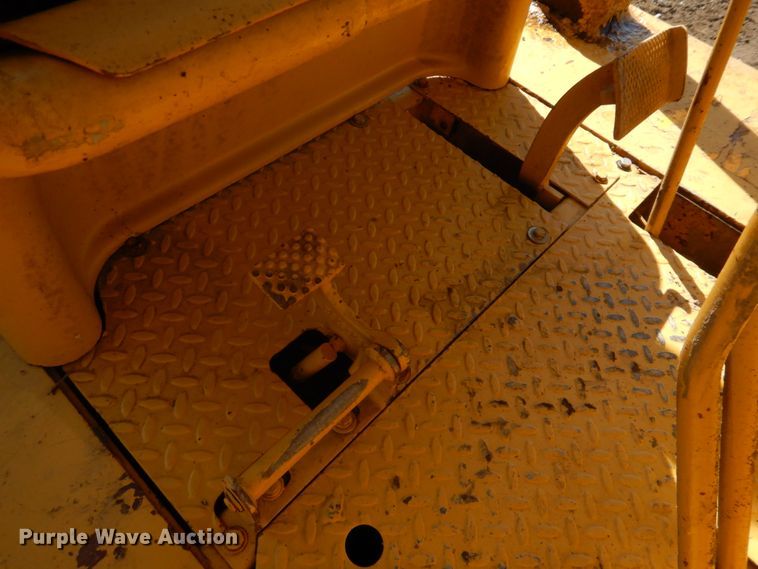 image for item DH8204 1982 International TD15C  dozer