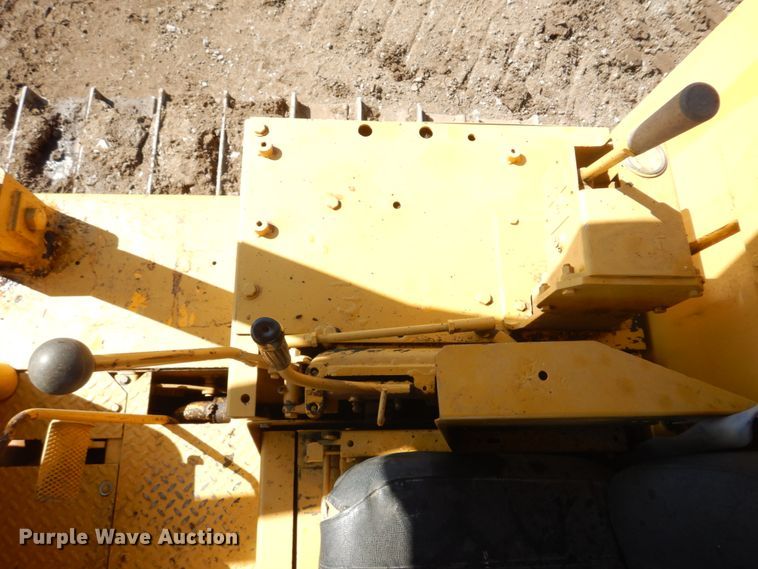 image for item DH8204 1982 International TD15C  dozer