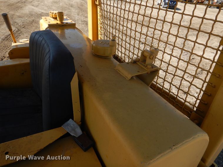 image for item DH8204 1982 International TD15C  dozer