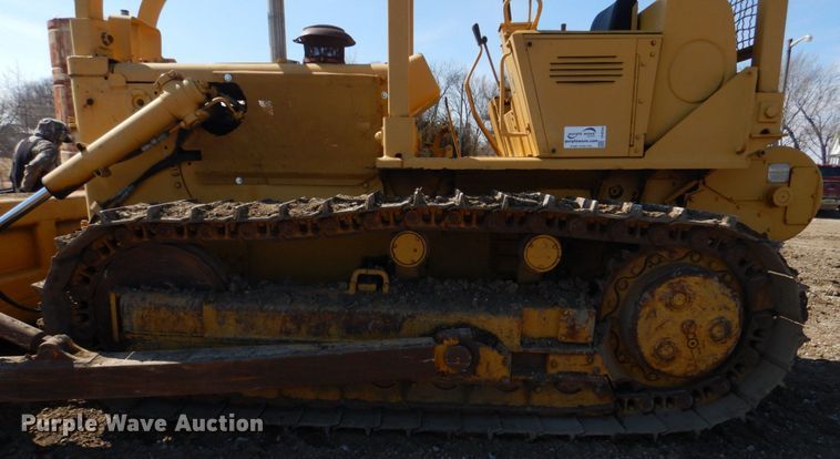 image for item DH8204 1982 International TD15C  dozer