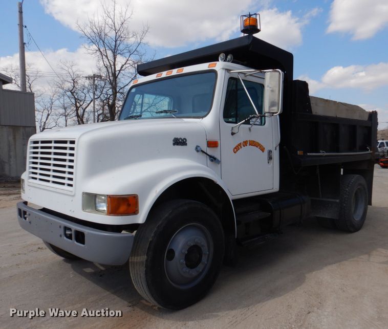 image for item DH8214 1998 International 4900  dump truck