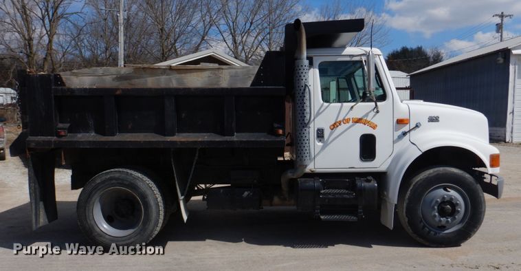 image for item DH8214 1998 International 4900  dump truck