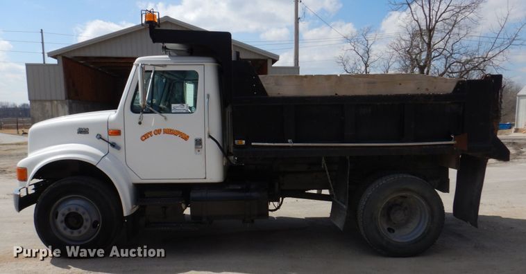 image for item DH8214 1998 International 4900  dump truck