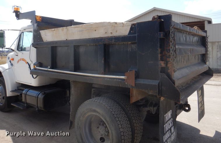 image for item DH8214 1998 International 4900  dump truck